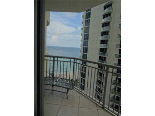 2 bedroom Flat For Sale: 17375 Collins..