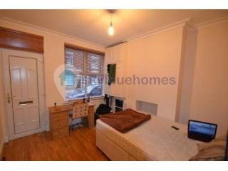 House - HOT STUDENT DEAL! Looking for..