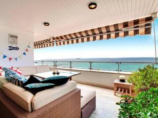 Superb apartment with stunning sea..