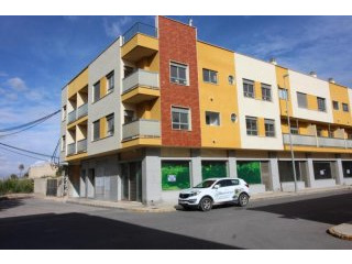 3 bedroom apartment pool and garage..