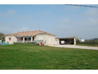 Single Story Villa With Garden..
