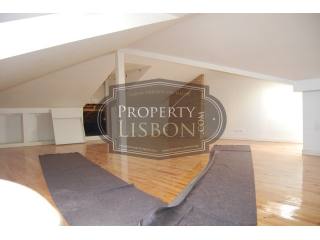 Renovated T4 Lisbon Duplex Apartment..