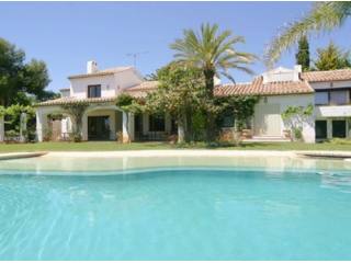 Villa for sale in El Paraiso Bajo..