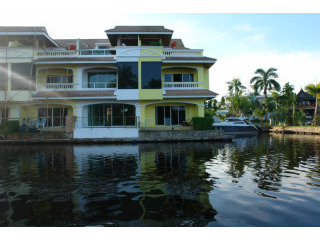 Waterfront 3 Bedroom Terrace House with..