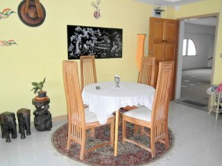 2 bedroom Na-Jomtien Condo close to the..