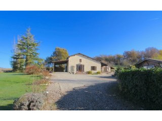 Deceptively large 4-bed house, with..