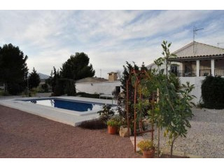 Quaint 5 bed country house with..