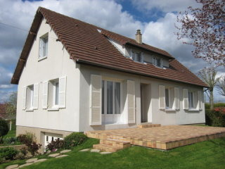 Traditional Detached House with Garden
