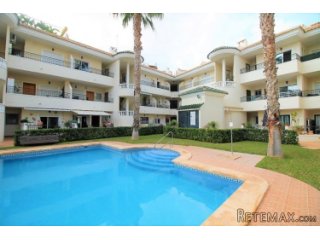 SUPERB PENTHOUSE APARTMENT! This attractive apartment is..