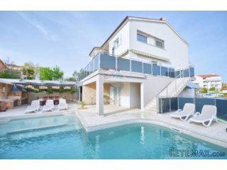Moderna vila s bazenom 300m od mora nedaleko Pule