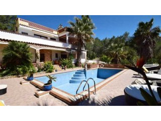 Spacious Property with various guest..