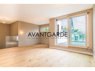 Top floor apartment near Belvedere..