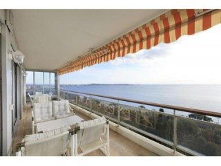 3 bedroom Flat For Sale: 06220 LE GOLFE..