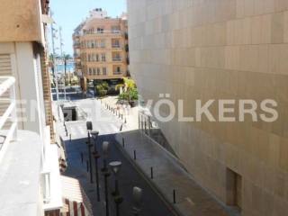 Apartment in the shoping center with..