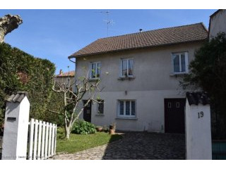 Town House With Two Garages - Close To..