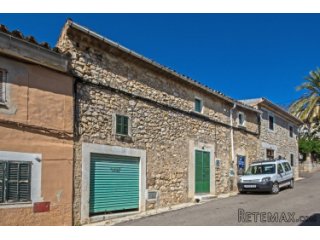 Charming old village house of 200m2 in a quiet little..