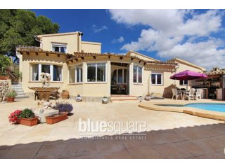 4 Bedroom 3 Bathroom Villa For Sale in..