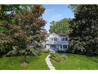 5 bedroom House For Sale: 28 Parkfield..