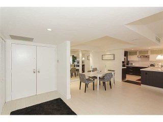 2 bedroom Flat For Sale: 2 GROVE ISLE..
