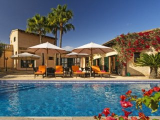 Picturesque Country House In Lovely..