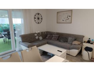 Viškovo, stan 51 m2, okućnica 90 m2, novouređeno