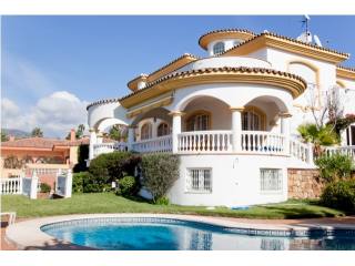 4 Bedrooms - Villa - Malaga - For Sale