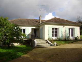 Large Detached House With Double Garage