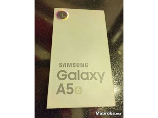 Samsung Galaxy A5 2016 Neuf Dans sa..