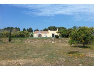 Villa - Spacious property set on flat..