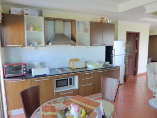 1 bedroom condo with sea-view from both..