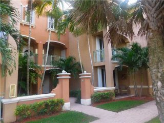 3 bedroom Flat For Sale: 6520 NW 114th..