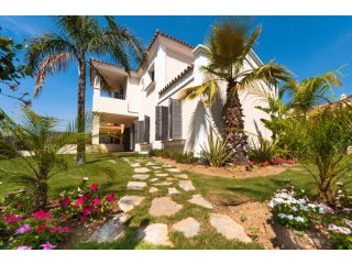 4 Bedrooms - Villa - Malaga - For Sale
