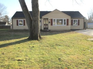 25 Fairfield Dr Windsor Locks, CT..