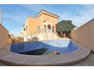5 Bedroom 3 Bathroom Villa In..