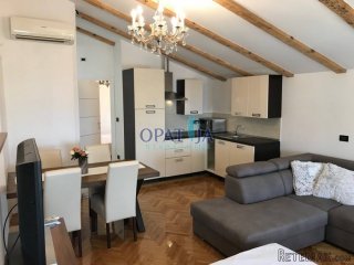 Opatija-centar stan visoko potkrovlje 65 m2
