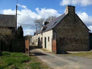 Longere, Land, Outbuildings