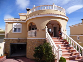 4 Bedrooms - Villa - Alicante - For Sale