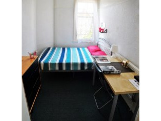 Single with double bed near Turnpike..
