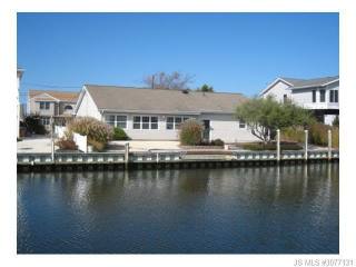 4 bedroom Flat For Sale: 835 Bowline Dr..