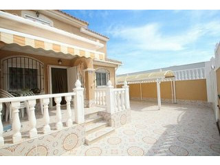 * 4 Bed Townhouse with Communal Pool