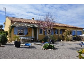 Villa With 3 Bedrooms And 2 Independent..