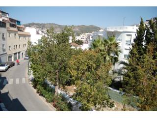 A 3 bedroom Apartment Walking Distance..
