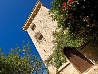 Fabulous Mansion With Lovely And..