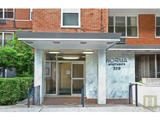 1 bedroom Apartment For Sale: 3215 AVE..