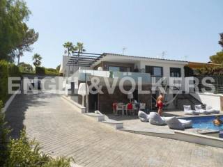 Luxury detached villa recently..