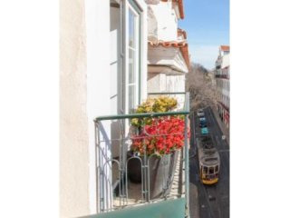T2 Lisbon Apartment in the Cathedral..