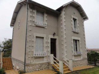 Nice House with Chateau Views