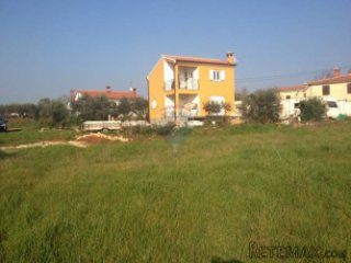 GRAĐEVINSKO ZEMLJIŠTE SA IDEJNIM PROJEKTOM U VALENTIĆIMA...