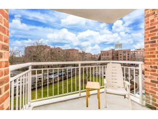 1 bedroom Apartment For Sale: 3935..