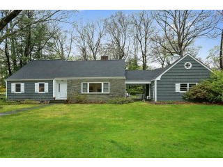 3 bedroom House For Sale: 240 Macy Road..